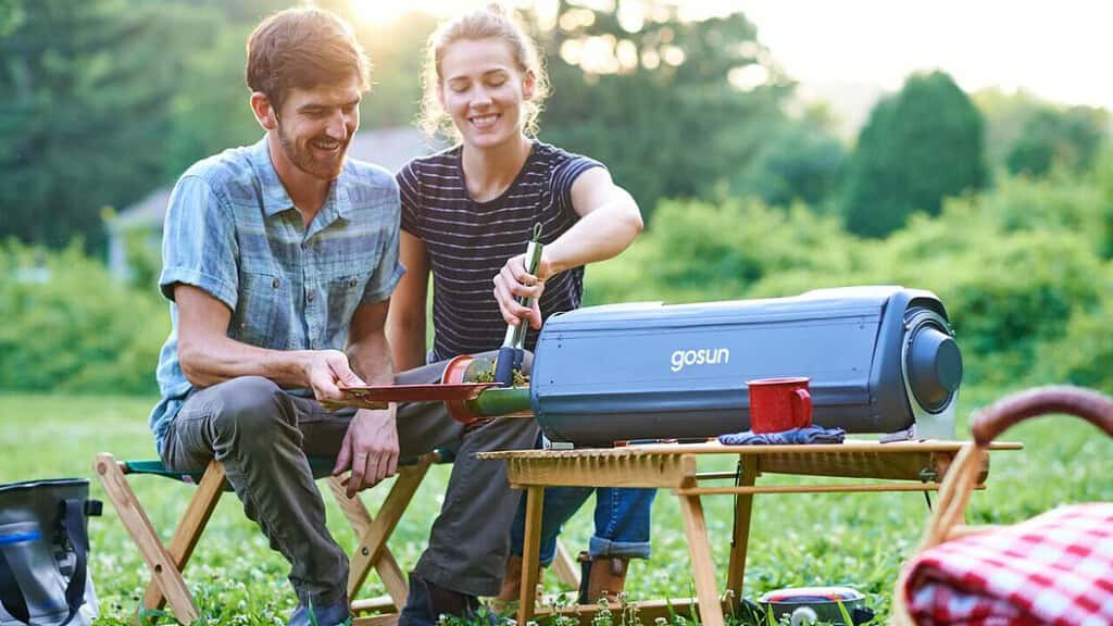 Solar ovens with removable trays for easy cleaning