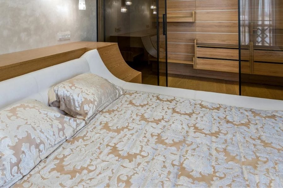 Characteristics of a Minimalist Bed Frame With Headboard